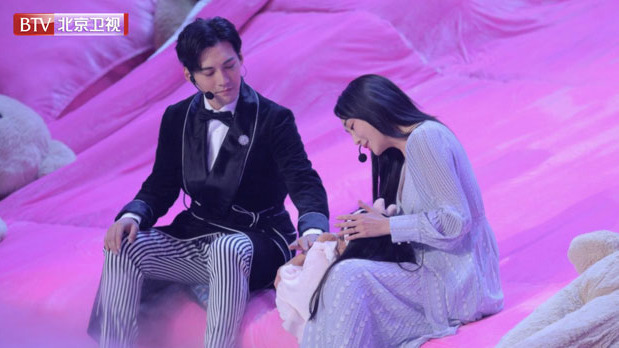 严屹宽杜若溪唱《摇篮曲》感动观众 严屹宽杜若溪唱《摇篮曲》感动观众