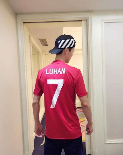 鹿晗喜欢曼联还曾闹出这样的笑话? 他是国内流