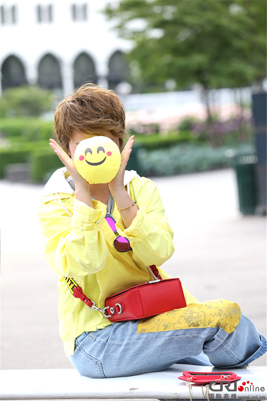 马丽可爱六连拍 变身小黄人童心未泯(图)
