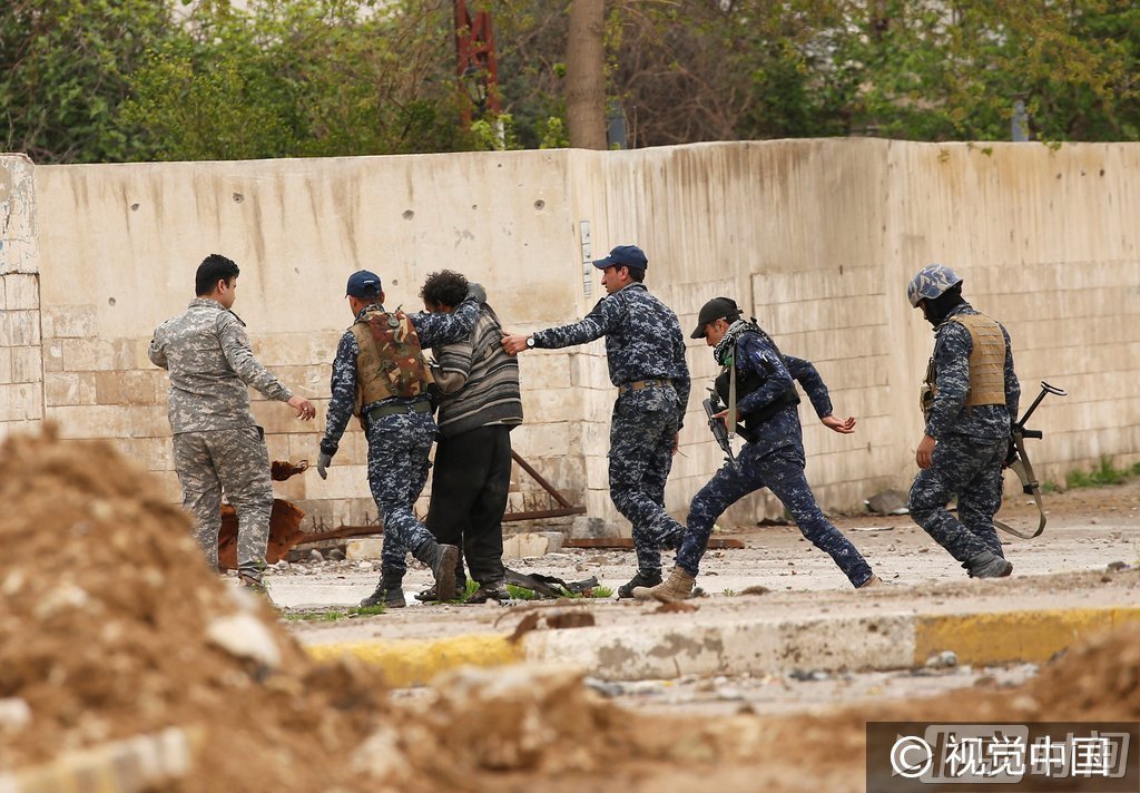 伊拉克警察误将智力障碍者当恐怖分子闹乌龙 伊拉克警察误将智力障碍者当恐怖分子闹乌龙