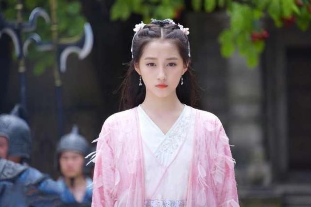 90后小花旦古装造型大比拼,郑爽热巴关晓彤,谁