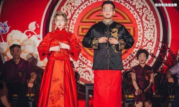 闺女出嫁一个月就没了音讯,亲妈跑去她婆婆家,推开门泪流满面!