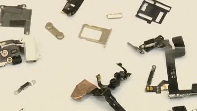 《快乐生活一点通》20180723废旧数码产品变身艺术品