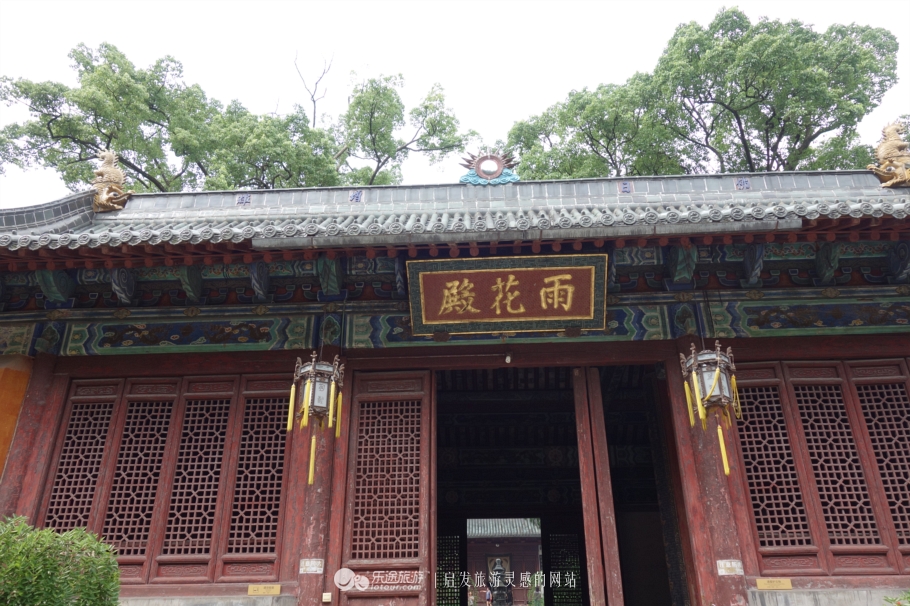 在国清寺的寂静里,走走,坐坐,想想