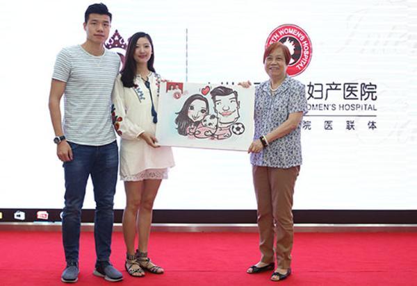 恒大铁卫梅方升级当爹 为孕妻体验分娩之痛