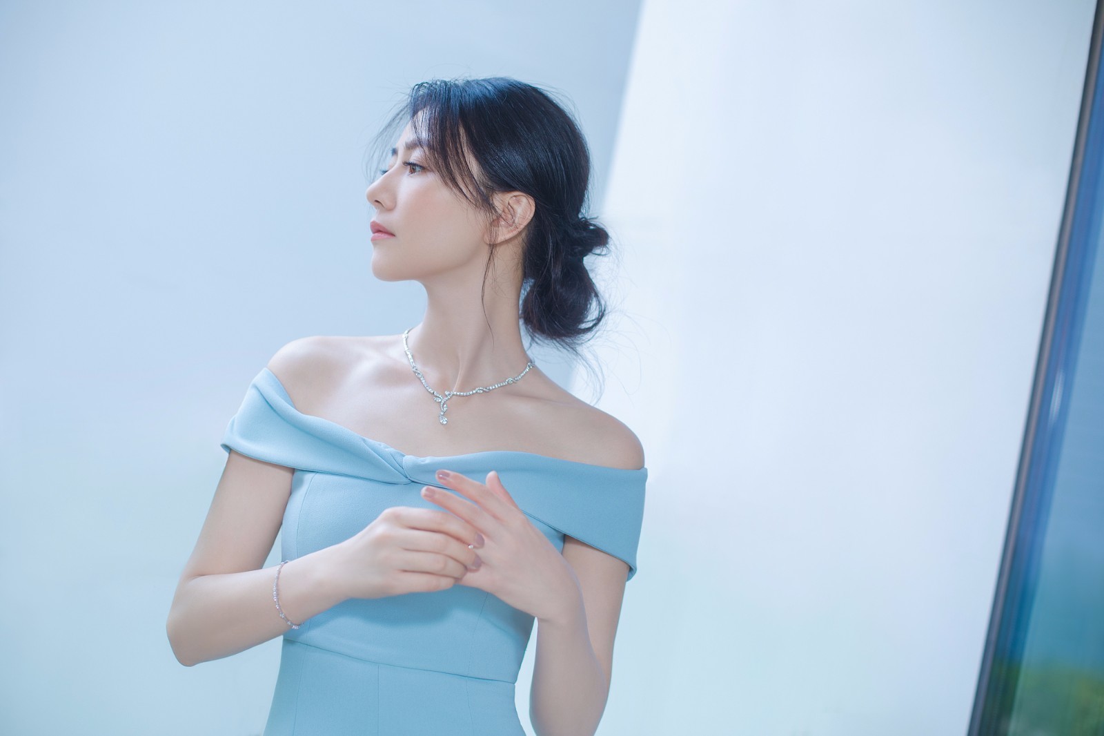 高圆圆亮相深港澳车展 这身打扮让所有在场的人都不淡定了