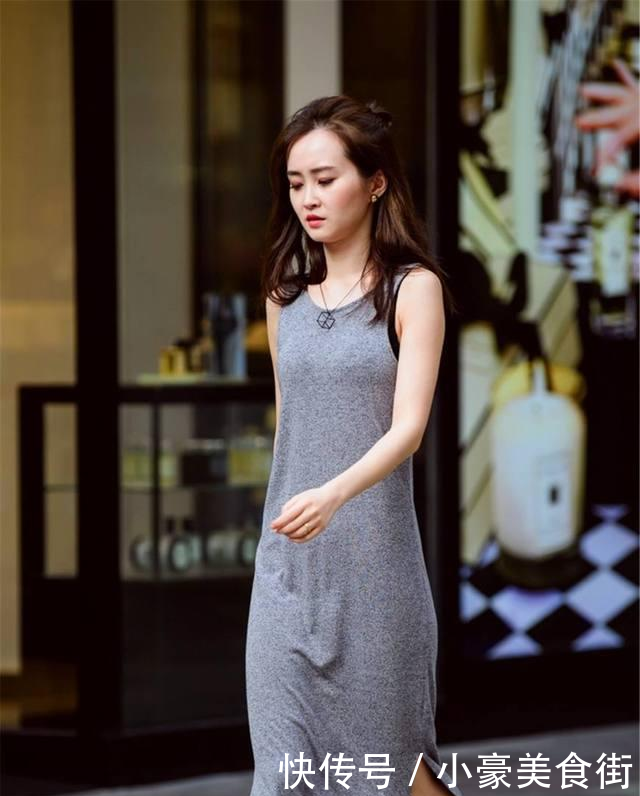 街拍 灰色包臀裙美女和天蓝色牛仔热裤的妹子