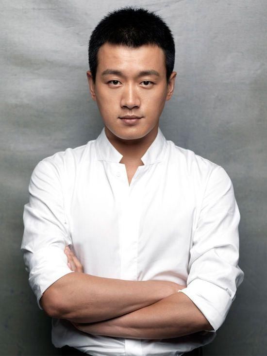 欺负佟大为的大学生袁雨萱,近签约杨幂公司嘉