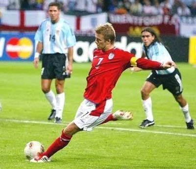 专业解读:C罗、梅西为什么射失点球?中计了