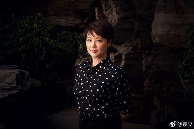 暗自支持袁立? 地产大佬潘石屹发了一张照片,