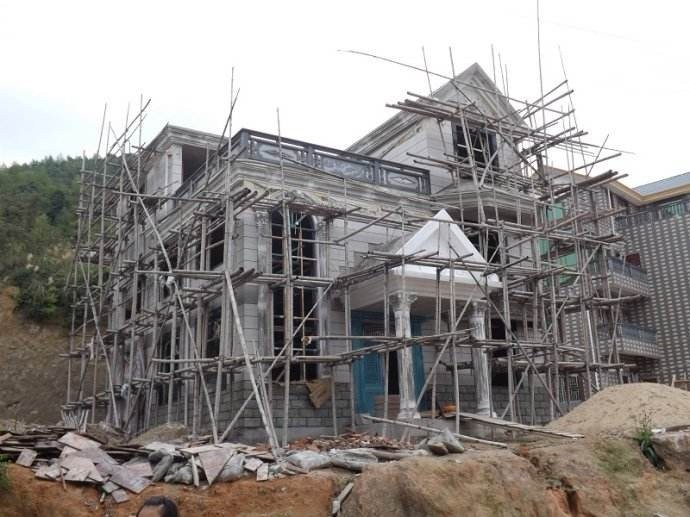 2019年最大争议点:无证建筑按违建拆,程序不合