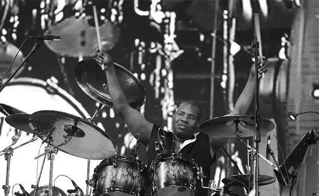 许巍前队友john因肿瘤病逝 生前曾做麦当娜鼓手