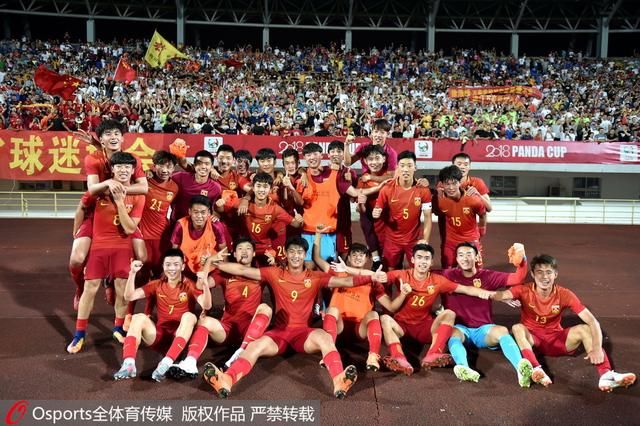 今夜的成都因国青热血沸腾 他们是中国未来的