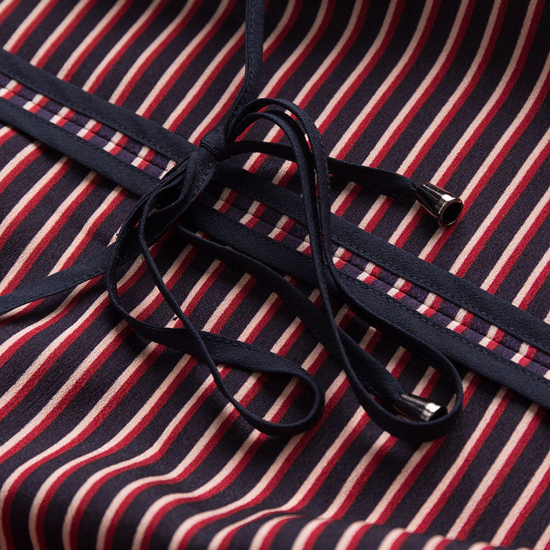 三四十岁女人!学下面女士穿短袖上衣,年轻不止