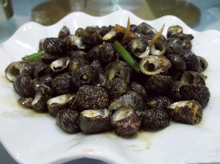 芝麻螺的做法很多,虽然小编最爱雪菜汁芝麻螺,但不得不承认爆炒芝麻螺