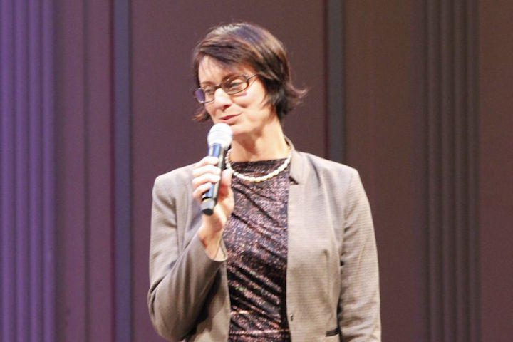 王昌宁在致词上说,"唱响中国梦, 世界共和音",这