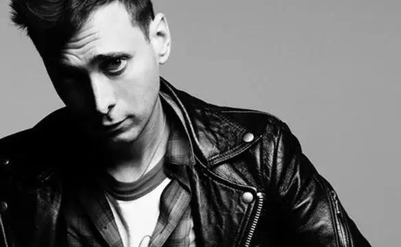 接手Celine的人居然是他!CHANEL老佛爷为穿