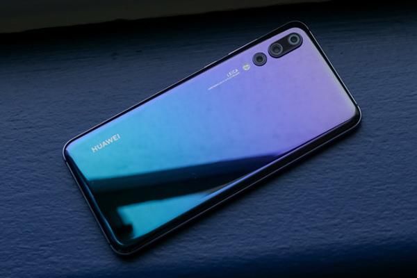 华为P20这步操作拯救强迫症:原来齐刘海儿可