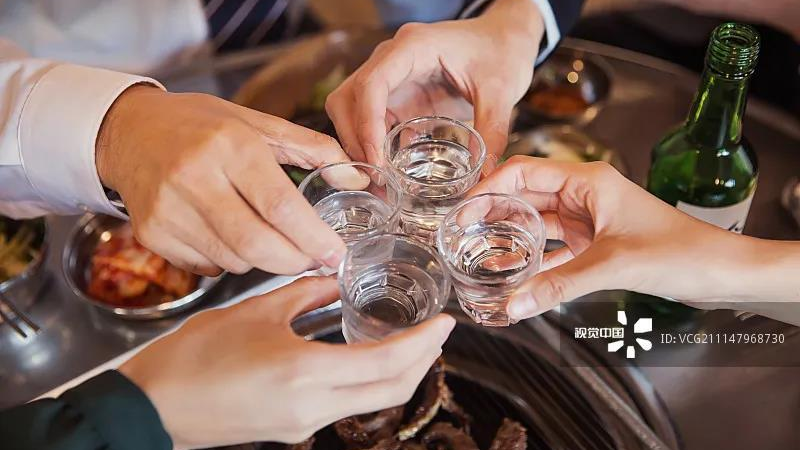 光瓶酒“越卖越贵”背后：瓜分1000亿市场 区域酒企找到突围秘笈？