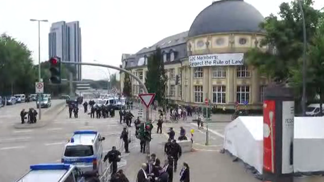 新媒体内容创新奖:突发!G20汉堡全城戒严 示威遭高压水枪驱 新媒体内容创新奖:突发!G20汉堡全城戒严 示威遭高压水枪驱