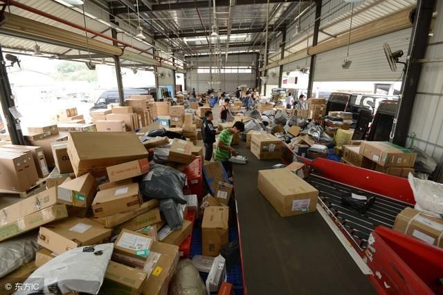 京东华北总监亲自下仓库,灰头土脸回家,妻子以