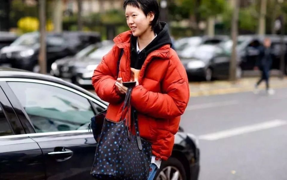 羽绒服搭卫衣也能很显瘦?关键是温暖还时髦!