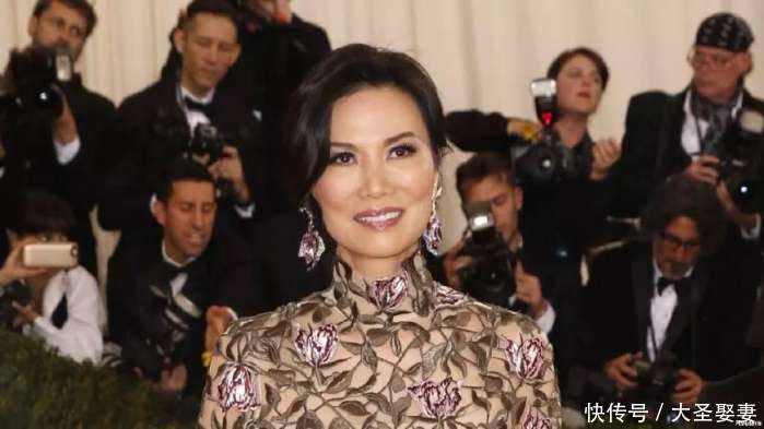 默多克曝光前妻邓文迪: 一开始就是间谍, 剧情堪