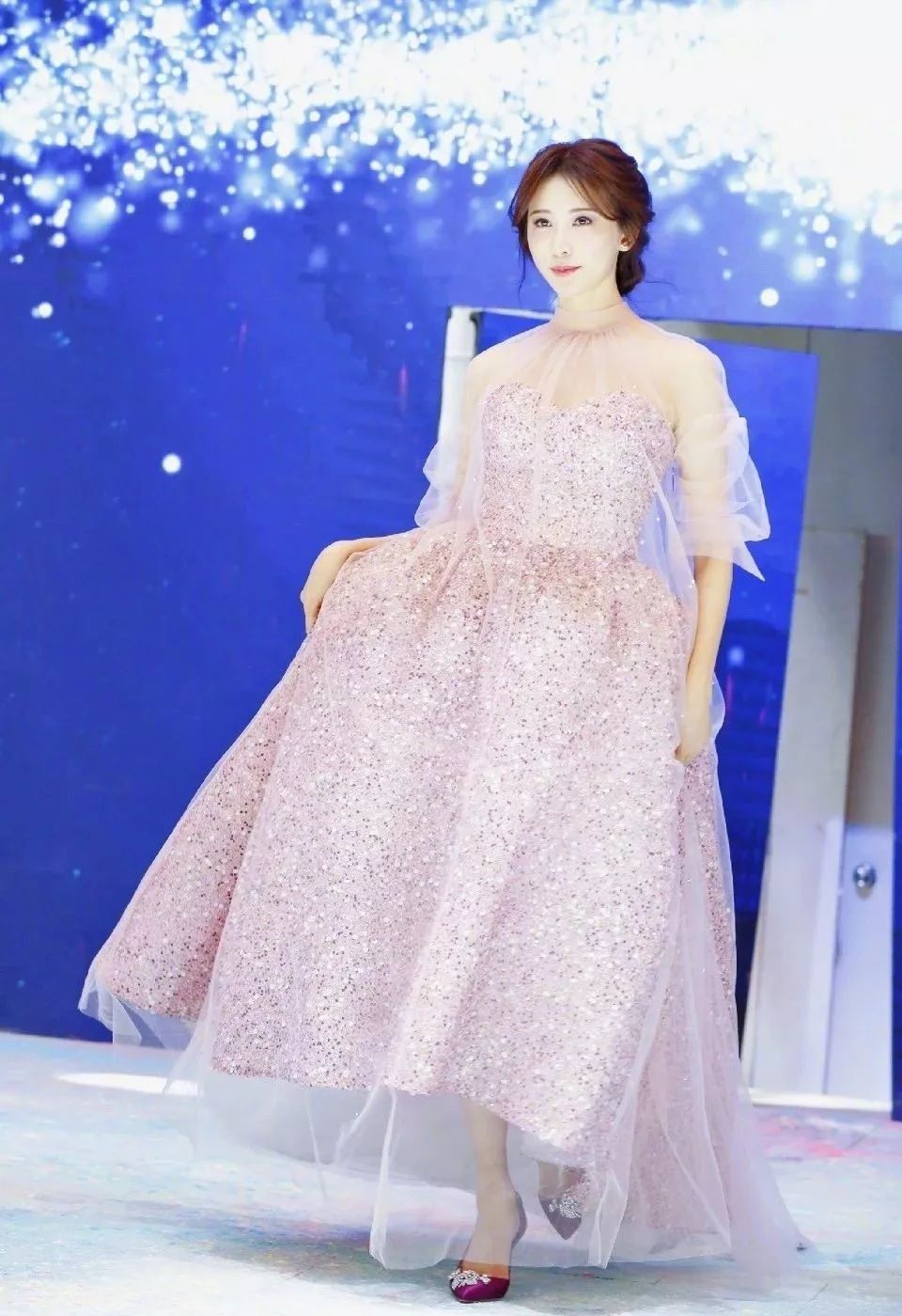 林志玲整容、柳岩丰胸、汪东城卖卫生巾明星代