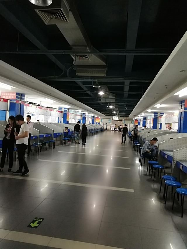 直击:深圳龙观人才市场,公司招不到人,原来是有