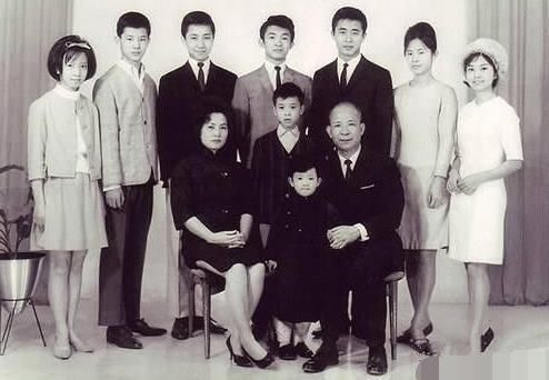 富二代创业赚460亿,却分一半给二婚港姐,为争