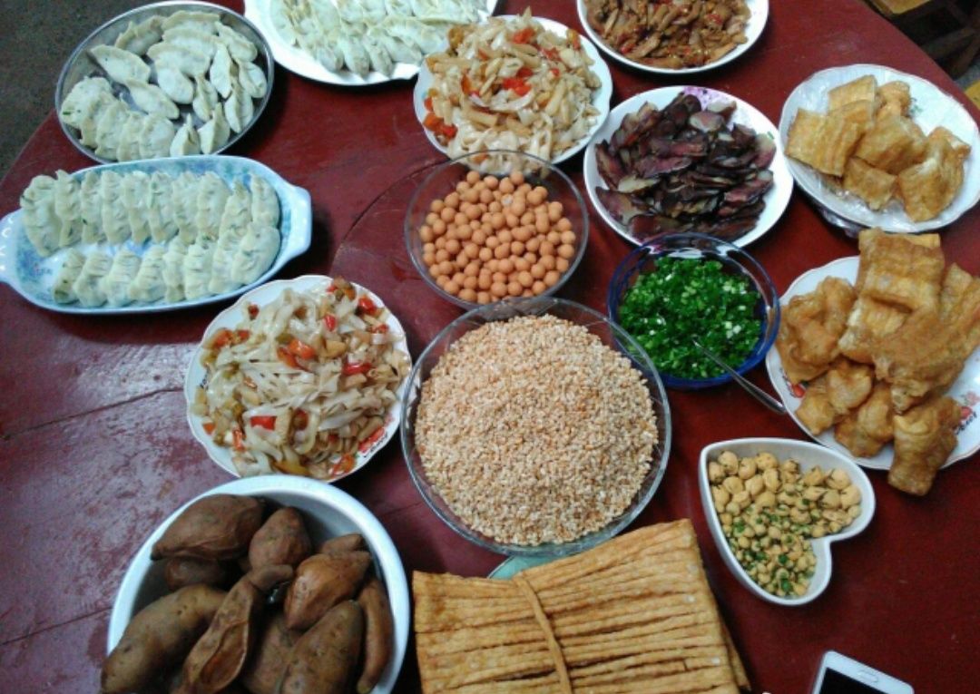 抖音上粉丝百万的东北妈妈,为婆婆准备的农家