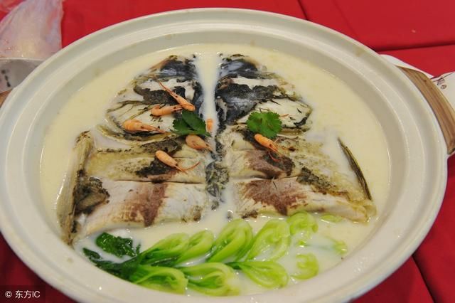 川芎白芷燉魚頭 食材:川芎,白芷各15克,魚頭1個,各種調料適量.