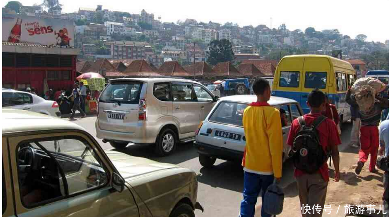 世界上最不发达国家,中国人来这摆地摊卖日用