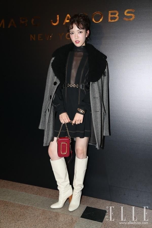 杨幂、钟楚曦亲自盖章小黑裙 年会就穿这件了