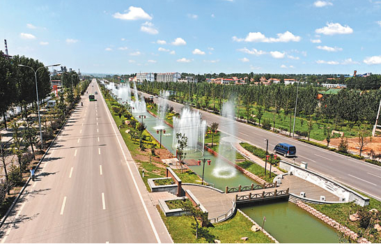 赵东明)端午假期,山西省长治市襄垣县古韩镇西垴头村一派热闹祥和气氛