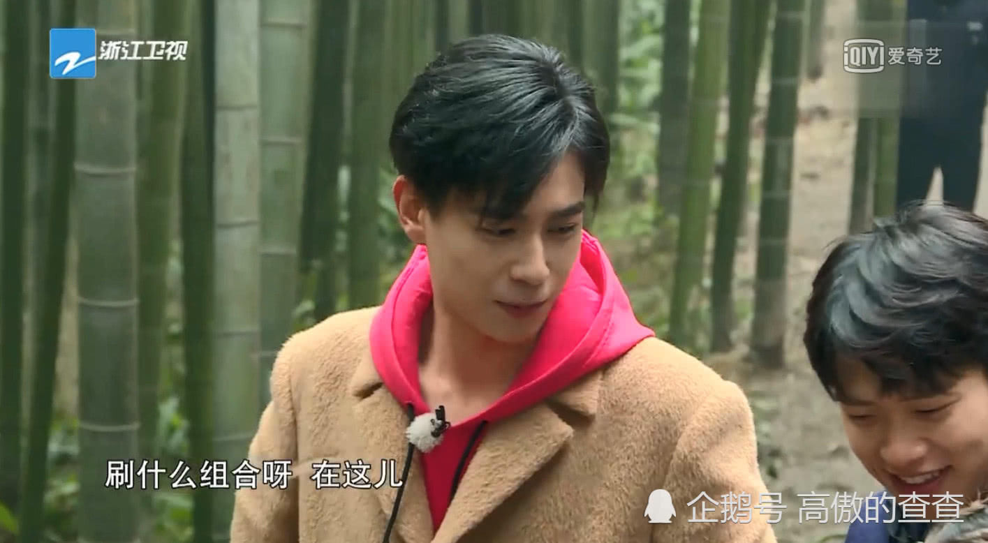 魏大勋牵鬼鬼手,鬼鬼甩开后魏大勋再牵,这真的