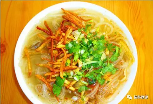 “老板,来碗羊杂碎!” “老板,来碗羊杂碎!”