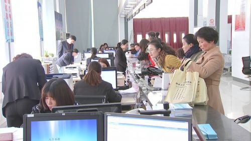 行政审批实行一窗受理,民生工作坚持五可标