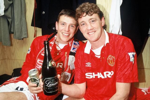 官方回顾:曼联经典逆转-99欧冠决赛击败拜仁捧