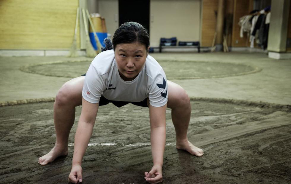 日本相扑选手照片图片