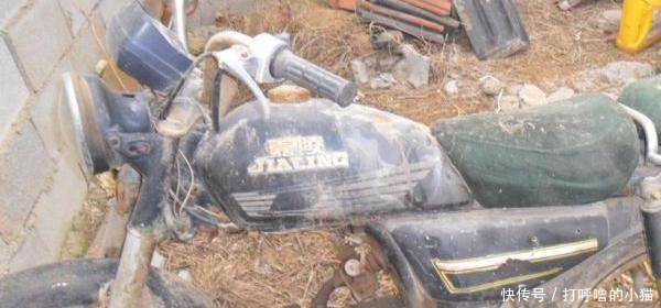 报废的摩托车千万不要卖废铁,车上中两个物品
