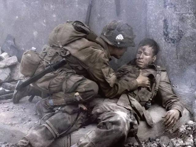 男兵和女兵同吃同睡，晚上究竟会发生了什么?