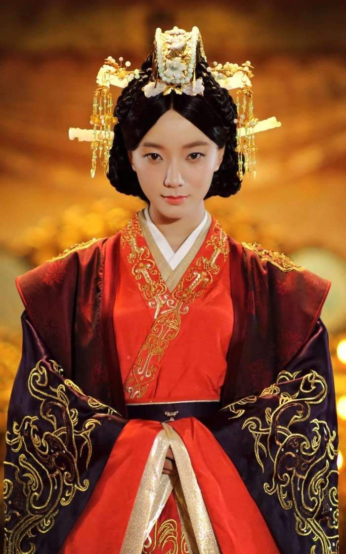 亦菲演清宫戏? 她和四小旦杨幂王珞丹黄圣依宫