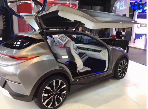 国产新能源汽车甩十几亿制造合众SUV,对开式