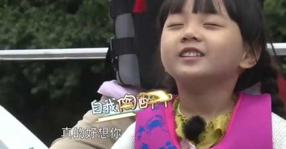 《爸爸去哪儿》里小山竹为何毫不怯场,看看她