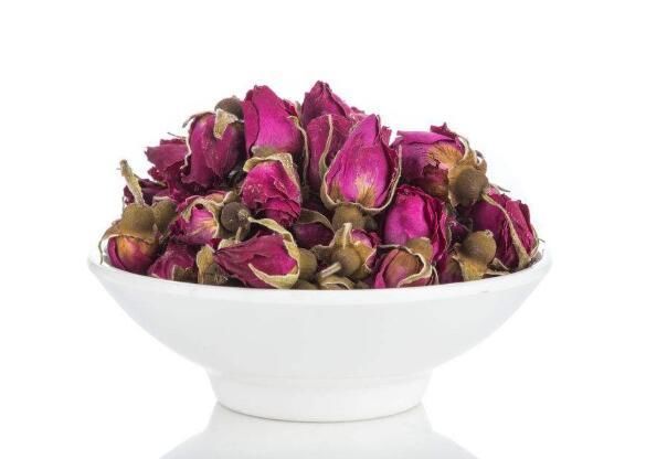 常喝玫瑰花茶好处多,玫瑰花茶搭配枸杞红枣泡