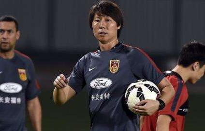 对国足的骂声,国足教练终于发声:中国人都瞧不