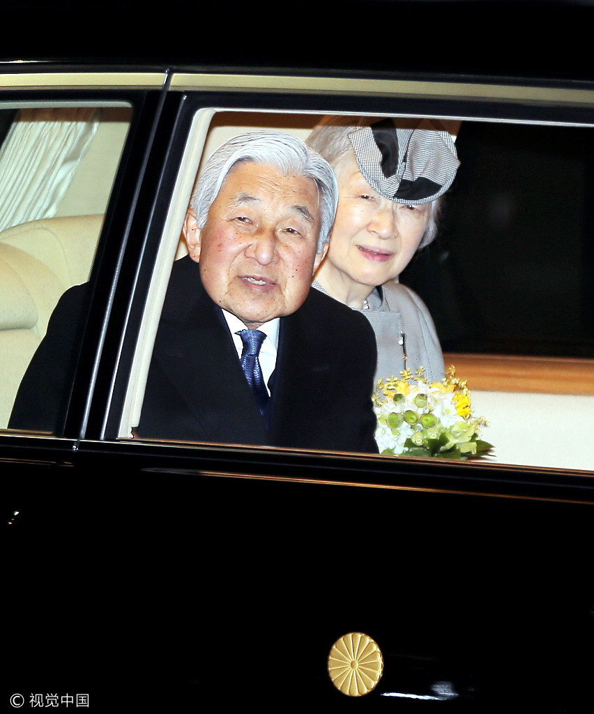 日本明仁天皇夫妇(图片来源:视觉中国)据日媒报道,该法案1日在日本众