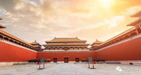 故宫的房子九千九百九十九间半，那半间房子在哪？