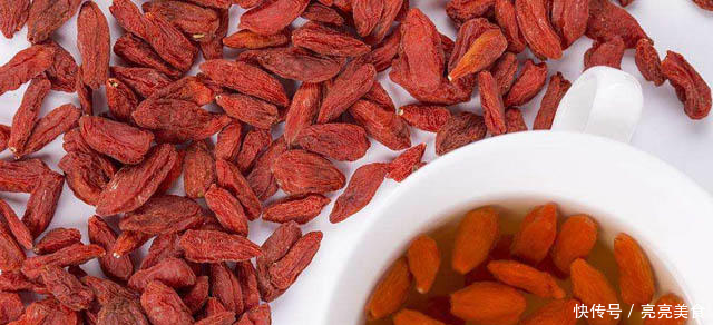 红枸杞和黑枸杞到底有什么区别,难道贵的就一